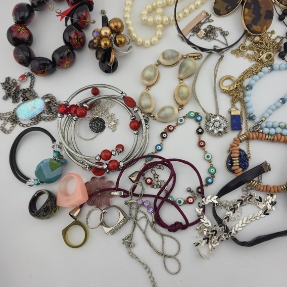 Mystery Jewelry Lot – Exactly as Pictured – Vintage & Modern Mix - Picture 3 of 6